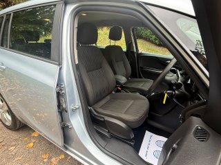 /photos/197/66a9ee2d-2fda-f7d0-95b4-cdcc3ec2dbd2_i320x240.jpg