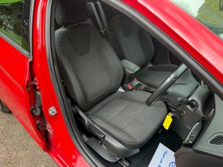 /photos/197/afd0ee52-c450-7c87-c277-42e8511d3f1a_i320x240.jpg