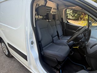 /photos/197/db906c1f-9394-f3cb-2014-5022f16ec6c9_i320x240.jpg